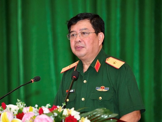 Thiếu tướng Phan Văn Xựng, Phó Bí thư Thường trực Đảng ủy Quân sự TPHCM, Chính ủy Bộ Tư lệnh TPHCM phát biểu. Ảnh: VIỆT DŨNG
