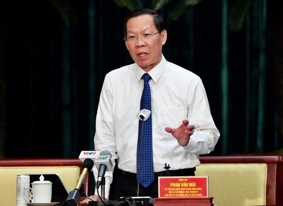 Chủ tịch UBND TPHCM Phan Văn M&atilde;i trả lời c&aacute;c đại biểu. Ảnh: VIỆT DŨNG