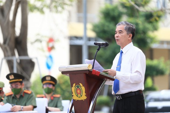 Phó Chủ tịch UBND TPHCM Ngô Minh Châu phát biểu chỉ đạo tại lễ ra quân. Ảnh DŨNG PHƯƠNG