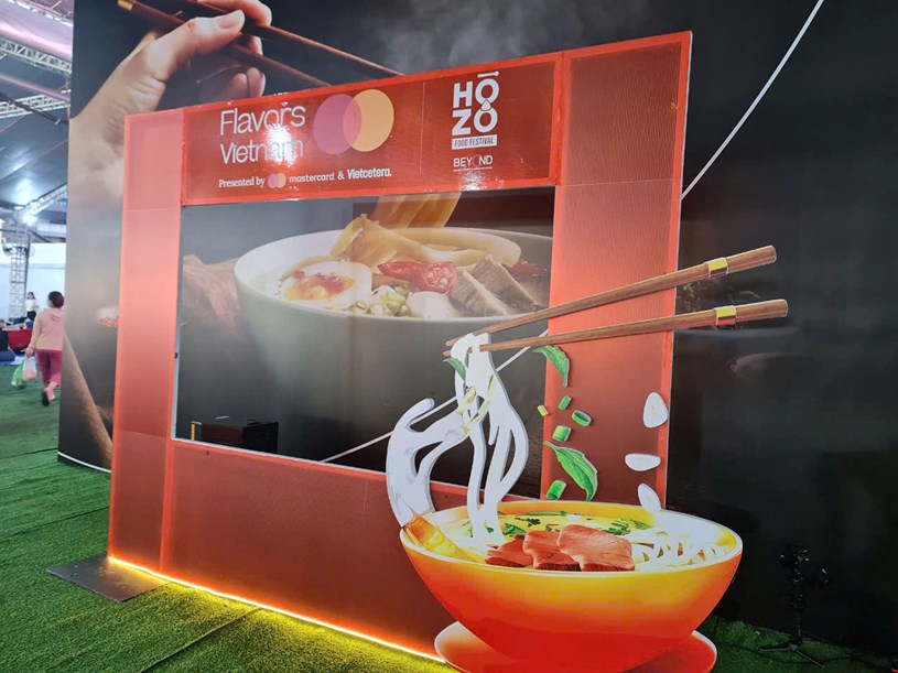 Flavors Vietnam l&agrave; chuỗi sự kiện F&amp;B thường ni&ecirc;n do Vietcetera v&agrave; Mastercard đồng tổ chức nhằm vinh danh những cống hiến v&agrave; th&agrave;nh tựu của ng&agrave;nh F&amp;B Việt. C&aacute;c gian h&agrave;ng ẩm thực tại lễ hội cung cấp đa dạng c&aacute;c phương thức thanh to&aacute;n kh&ocirc;ng d&ugrave;ng tiền mặt như chuyển khoản v&agrave; thanh to&aacute;n kh&ocirc;ng tiếp x&uacute;c qua thẻ v&agrave; v&iacute; điện tử... &nbsp;