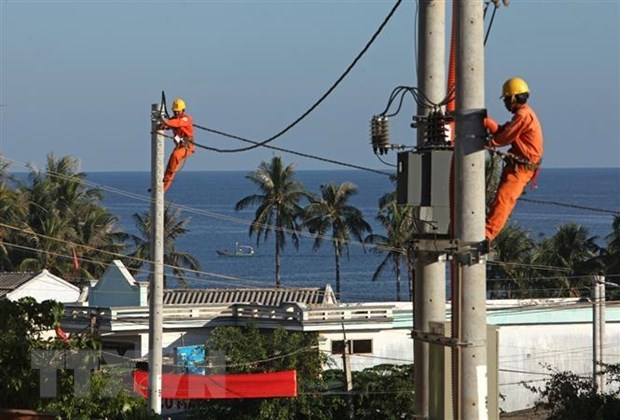 Điện lưới quốc gia đ&atilde; được đưa ra huyện đảo L&yacute; Sơn (Quảng Ng&atilde;i). (Ảnh: Ngọc H&agrave;/TTXVN)