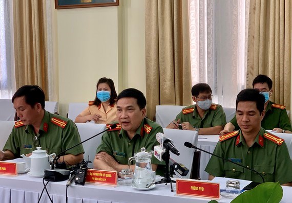 Đại t&aacute; Nguyễn Sỹ Quang, Ph&oacute; Gi&aacute;m đốc C&ocirc;ng an TPHCM, chủ tr&igrave; buổi họp b&aacute;o