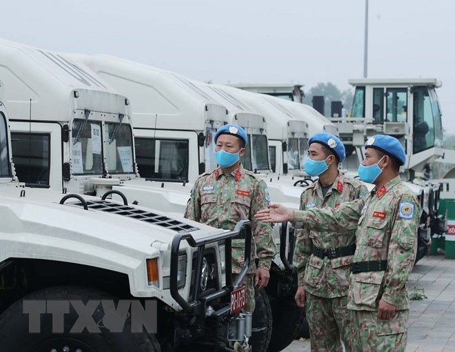 Chuẩn bị c&aacute;c phương tiện xe, m&aacute;y cho Đội C&ocirc;ng binh số 1 trước ng&agrave;y l&ecirc;n đường tham gia hoạt động g&igrave;n giữ h&ograve;a b&igrave;nh Li&ecirc;n hợp quốc tại Ph&aacute;i bộ G&igrave;n giữ h&ograve;a b&igrave;nh ở Abyei (Ph&aacute;i bộ UNISFA).&nbsp;(Ảnh: Trọng Đức/TTXVN)