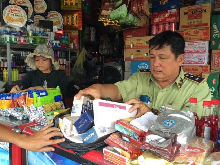 TP Hồ Ch&iacute; Minh mở đợt cao điểm ph&ograve;ng chống h&agrave;ng gian, h&agrave;ng giả dịp cuối năm để đảm bảo quyền lợi người ti&ecirc;u d&ugrave;ng.