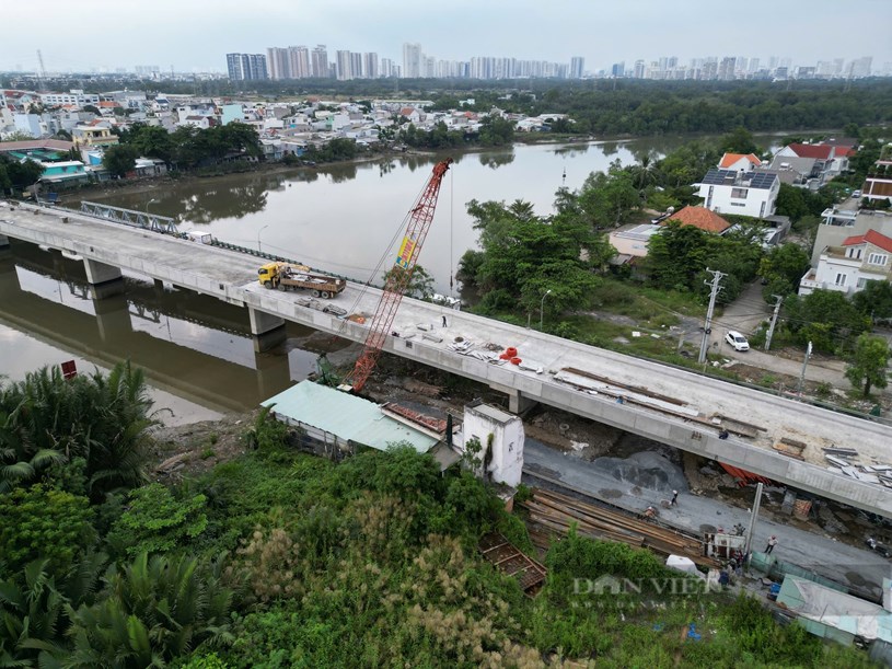 Cầu Phước Long nối quận 7 với huyện Nh&agrave; B&egrave; c&oacute; chiều d&agrave;i 359m. Ảnh: D.B