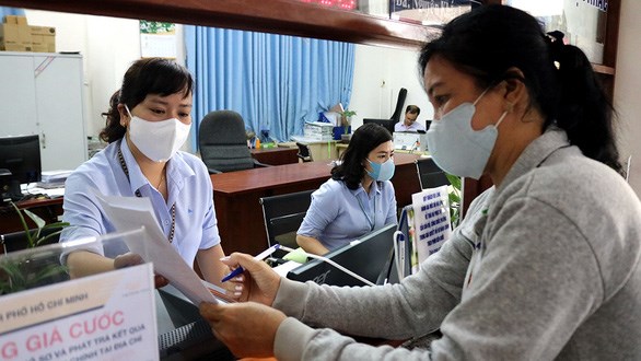 TP. Hồ Ch&#237; Minh &#225;p dụng dịch vụ c&#244;ng trực tuyến, hạn chế người d&#226;n đến trụ sở cơ quan