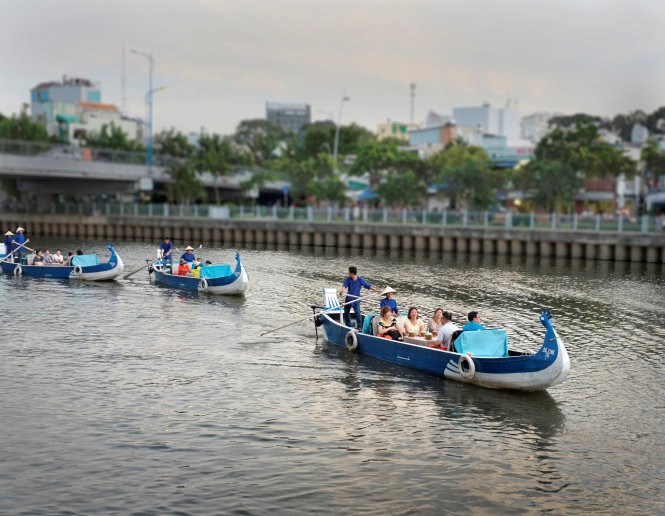 TP. Hồ Ch&iacute; Minh mở th&ecirc;m c&aacute;c tour du lịch đường thủy. Ảnh Tuổi Trẻ