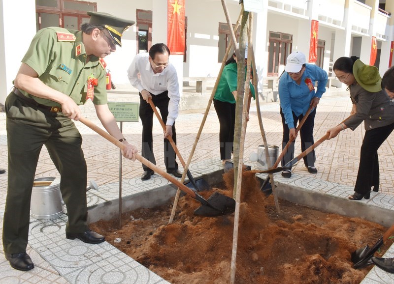 Ph&#225;t động “Tết trồng c&#226;y đời đời nhớ ơn B&#225;c Hồ” năm 2020