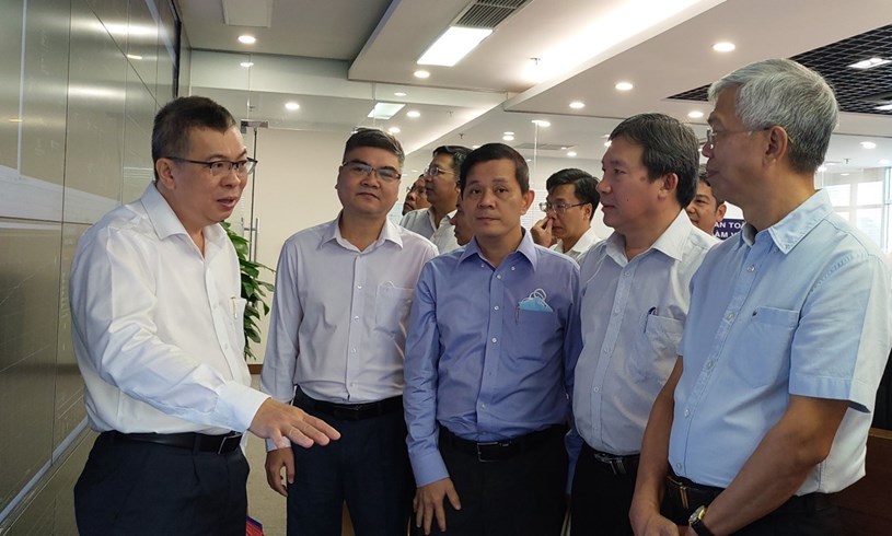 Ph&#243; chủ tịch UBND TPHCM V&#245; Văn Hoan thăm v&#224; kiểm tra c&#244;ng t&#225;c đảm bảo điện Tết tại EVNHCMC