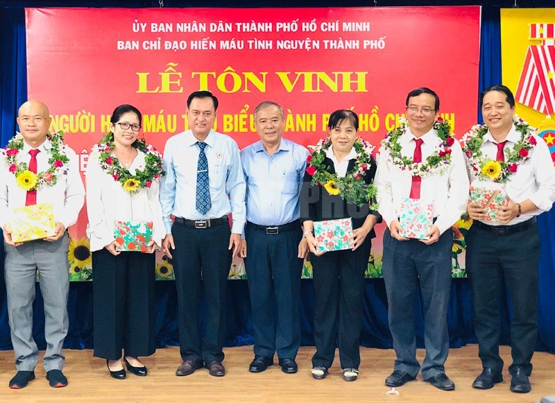 TPHCM: T&#244;n vinh 687 c&#225; nh&#226;n ti&#234;u biểu hiến m&#225;u t&#236;nh nguyện 20 lần