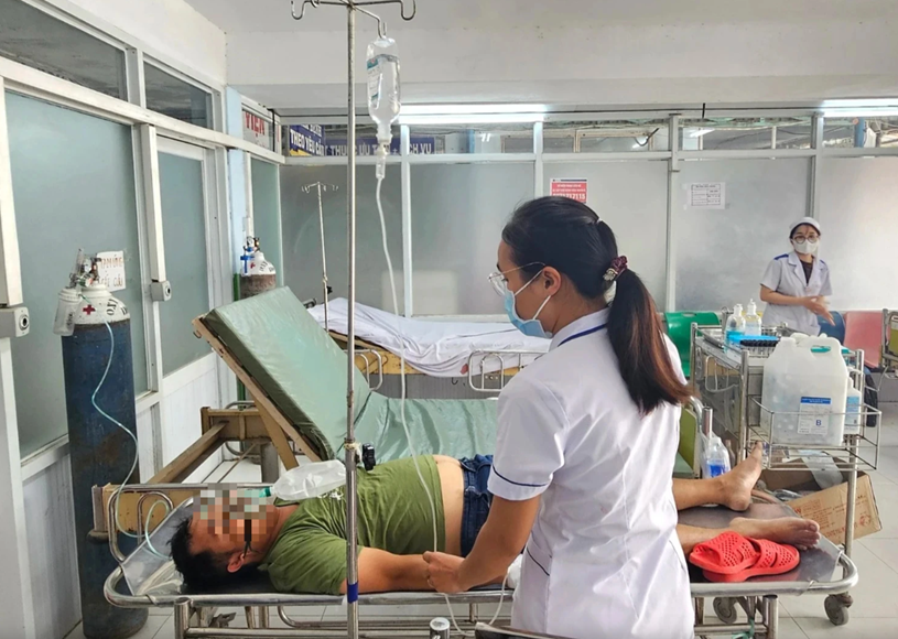 Bệnh nh&acirc;n đến cấp cứu tại Bệnh viện đa khoa khu vực H&oacute;c M&ocirc;n s&aacute;ng 4.1