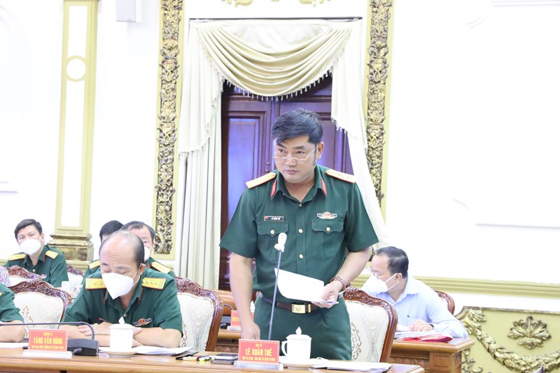 Đại t&aacute; L&ecirc; Xu&acirc;n Thế, Ph&oacute; Tư lệnh Tham mưu trưởng Bộ Tư lệnh TP cho biết, hiện tại, c&aacute;c địa phương đ&atilde; tổ chức Lễ trao lệnh gọi nhập ngũ cho c&ocirc;ng d&acirc;n trang trọng, đ&uacute;ng th&agrave;nh phần theo quy định. Ảnh: Linh Nhi