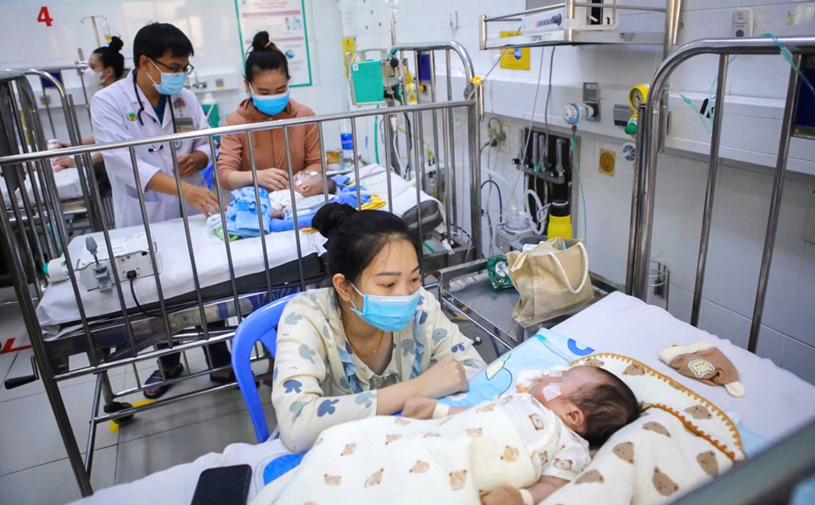Trẻ mắc bệnh h&ocirc; hấp điều trị tại Bệnh viện Nhi đồng 2 - Ảnh: Bệnh viện cung cấp