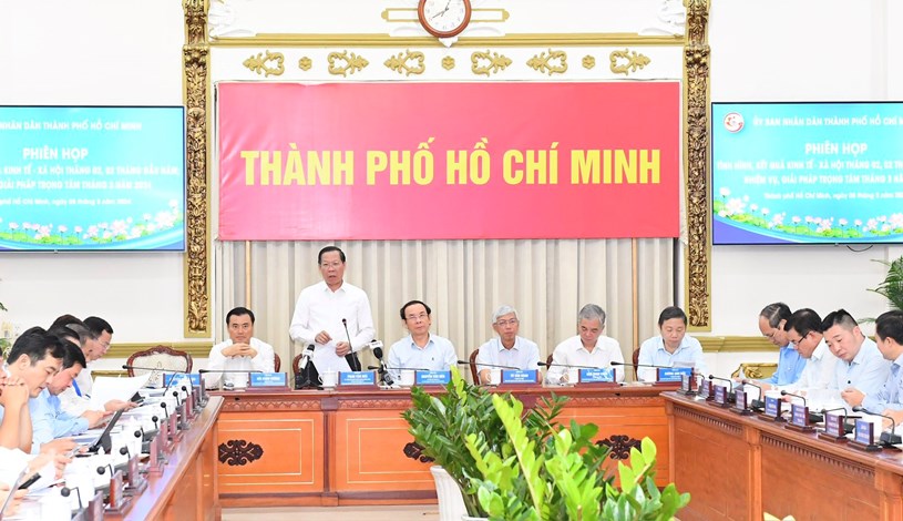 Chủ tịch UBND TPHCM Phan Văn M&atilde;i ph&aacute;t biểu tại phi&ecirc;n họp. Ảnh: VIỆT DŨNG