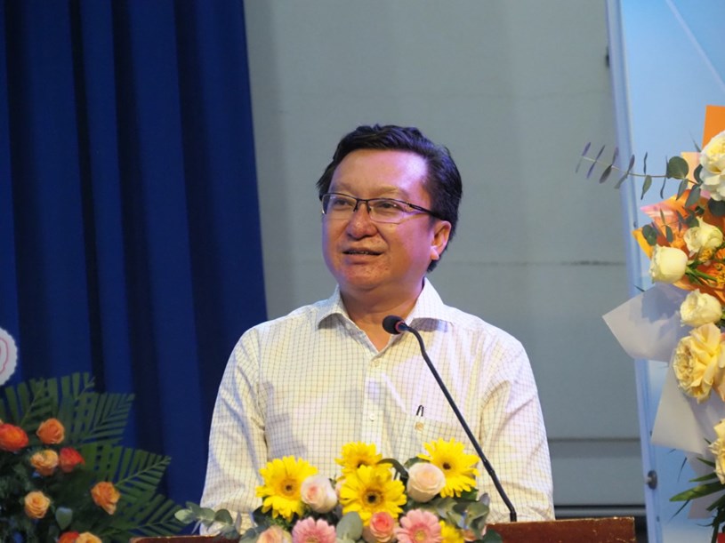 Ph&oacute; gi&aacute;m đốc Sở GD-ĐT TPHCM Nguyễn Bảo Quốc ph&aacute;t biểu tại hội nghị sơ kết