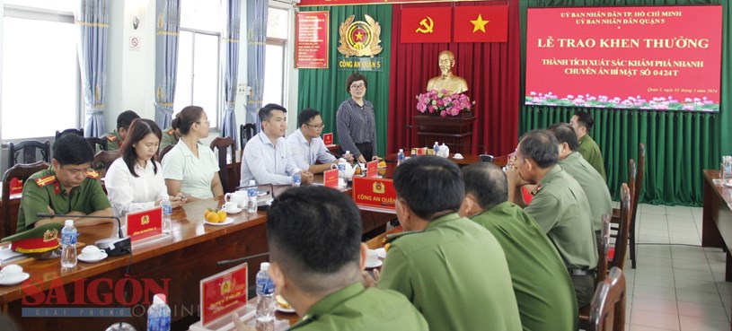Chủ tịch UBND quận 5 Trương Minh Kiều ph&aacute;t biểu tại buổi lễ