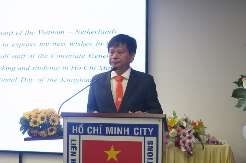 Chủ tịch Hội hữu nghị Việt Nam - H&agrave; Lan TPHCM Trần Trọng Dũng ph&aacute;t biểu tại buổi họp mặt. Ảnh: THỤY VŨ