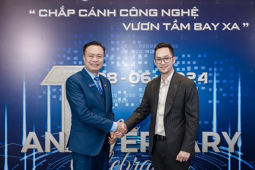 &Ocirc;ng Lương Nguyễn Minh Đăng - Gi&aacute;m Đốc Khối Ng&acirc;n h&agrave;ng B&aacute;n lẻ, Eximbank v&agrave; &Ocirc;ng Nguyễn Xu&acirc;n Thủy &ndash; Nh&agrave; s&aacute;ng lập VBCI k&yacute; kết Bi&ecirc;n bản Ghi nhớ.