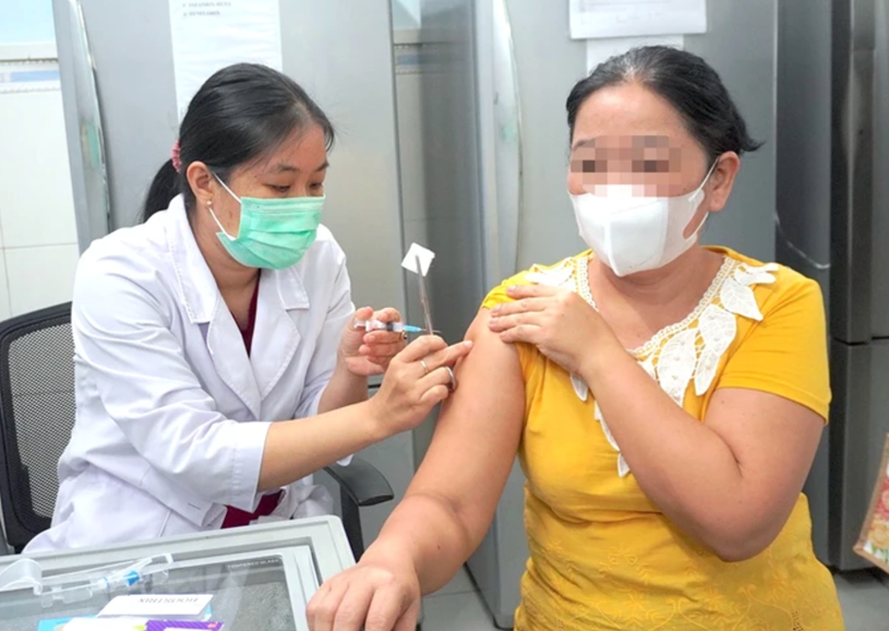 Người d&acirc;n ti&ecirc;m ngừa vaccine bạch hầu tại Viện Pasteur TPHCM