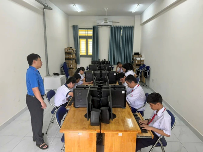 Giờ học Tin học của học sinh khiếm thị tại Trường Phổ th&ocirc;ng đặc biệt Nguyễn Đ&igrave;nh Chiểu.&nbsp;