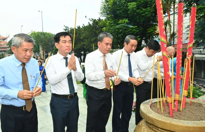 TPHCM d&#226;ng hoa, d&#226;ng hương tưởng niệm Anh h&#249;ng Lực lượng vũ trang nh&#226;n d&#226;n, liệt sĩ Nguyễn Văn Trỗi - Ảnh 1