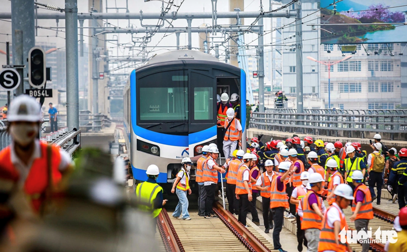 Diễn tập sự cố ch&aacute;y ở khu vực nh&agrave; ga T&acirc;n Cảng (thuộc tuyến metro số 1, TP.HCM) từ s&aacute;ng đến trưa 18-10 - Ảnh: CH&Acirc;U TUẤN