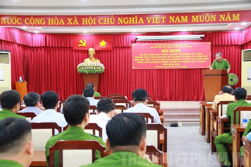 Thượng t&aacute; Trương Minh Đức ph&aacute;t biểu tại Hội nghị