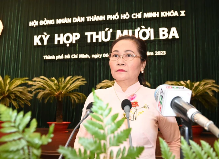 Chủ tịch HĐND TPHCM Nguyễn Thị Lệ ph&aacute;t biểu khai mạc kỳ họp, s&aacute;ng 6-12. Ảnh: VIỆT DŨNG