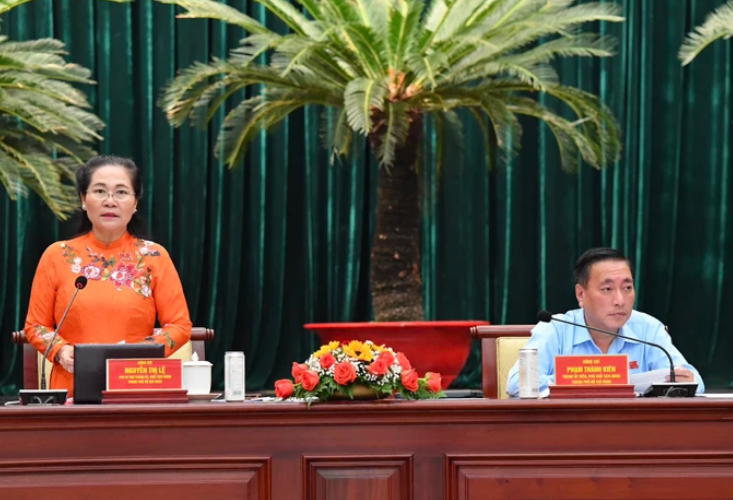 Chủ tịch HĐND TPHCM Nguyễn Thị Lệ ph&aacute;t biểu tại phi&ecirc;n chất vấn. Ảnh: VIỆT DŨNG