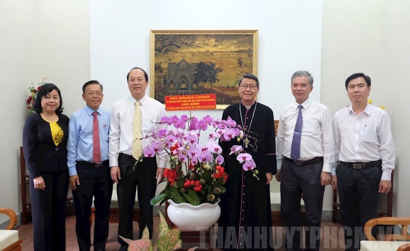 Đo&agrave;n thăm, ch&uacute;c mừng Gi&aacute;m mục Nguyễn Văn Khảm, Gi&aacute;m mục Gi&aacute;o phận Mỹ Tho, tỉnh Tiền Giang