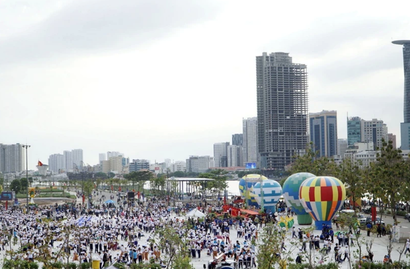 C&ocirc;ng vi&ecirc;n rộng 20 ha, nằm k&eacute;o d&agrave;i 600m b&ecirc;n bờ s&ocirc;ng S&agrave;i G&ograve;n, th&agrave;nh phố Thủ Đức, sẽ l&agrave; điểm đến y&ecirc;u th&iacute;ch cho người d&acirc;n v&agrave; du kh&aacute;ch trong dịp Tết 2024. (Ảnh: Tiến Lực/TTXVN)