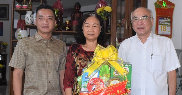 Trưởng Ban Tuyên giáo Thành ủy TPHCM Phan Nguyễn Như Khuê thăm, chúc Tết Nhâm Dần gia đình đồng chí Lâm Chí Việt