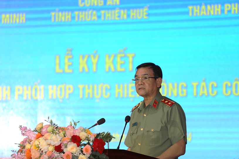 Trung tướng L&ecirc; Hồng Nam - Gi&aacute;m đốc C&ocirc;ng an TPHCM ph&aacute;t biểu tại buổi lễ.