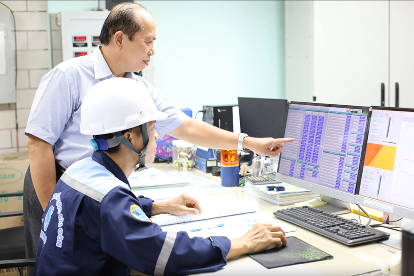 SAWACO yêu cầu các đơn vị trực thuộc điều tiết mạng lưới cấp nước nhằm hạn chế tối đa các khu vực bị gián đoạn cung cấp nước, tăng cường tiếp nước bằng xe bồn. Ảnh: T.L/TNO