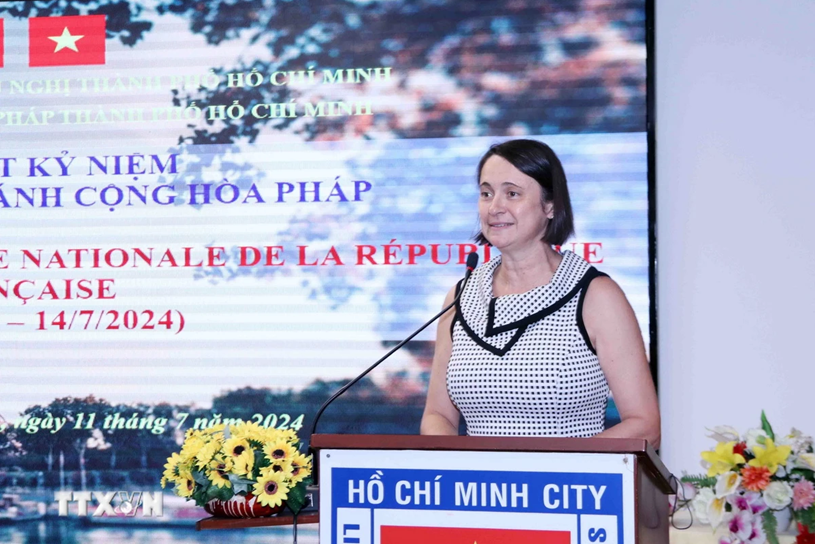 Bà Emmanuelle Pavillon-Grosser, Tổng Lãnh sự Cộng hòa Pháp tại Thành phố Hồ Chí Minh, phát biểu tại buổi họp mặt. (Ảnh: Xuân Khu/TTXVN)