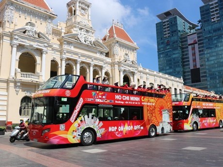 Tuyến xe buýt vòng quanh Thành phố Hồ Chí Minh đạt 10/10 tiêu chí an toàn. (Ảnh: Mỹ Phương/TTXVN)
