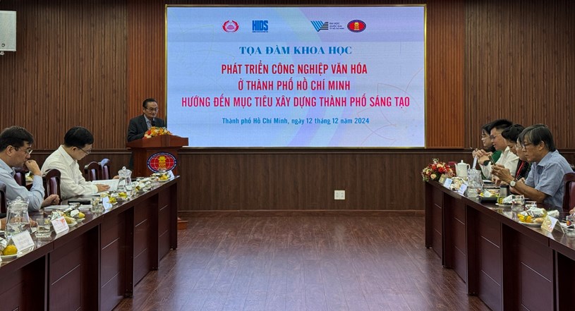 TS Trần Du Lịch ph&aacute;t biểu tại Tọa đ&agrave;m khoa học &ldquo;Ph&aacute;t triển c&ocirc;ng nghiệp văn h&oacute;a ở TPHCM - Hướng đến mục ti&ecirc;u x&acirc;y dựng Th&agrave;nh phố S&aacute;ng tạo&rdquo;