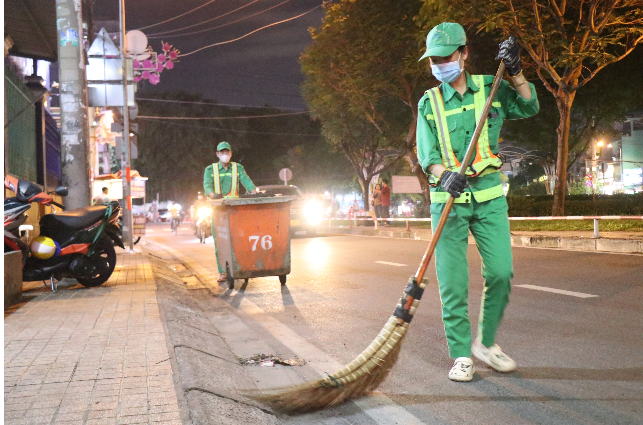 Hiện TP.HCM có khoảng 10.000 công nhân vệ sinh môi trường thực hiện công tác duy trì thành phố xanh - sạch - đẹp