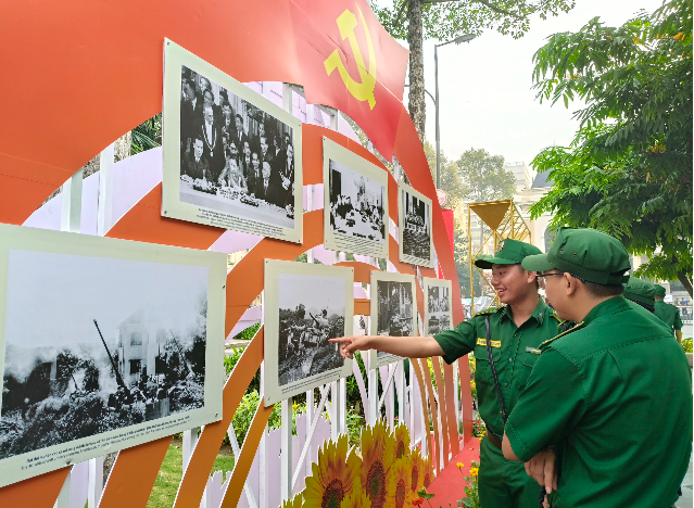 Triển lãm 95 năm - Tự hào Đảng ta trưng bày nhiều tư liệu quý về quá trình thành lập và phát triển của Đảng Cộng sản Việt Nam