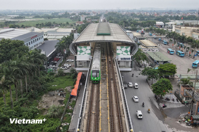 H&agrave; Nội v&agrave; Th&agrave;nh phố Hồ Ch&iacute; Minh phấn đấu đến năm 2035 đưa v&agrave;o khai th&aacute;c 17 tuyến, đoạn tuyến đường sắt đ&ocirc; thị với tổng chiều d&agrave;i khoảng 752km. (Ảnh: PV/Vietnam+)