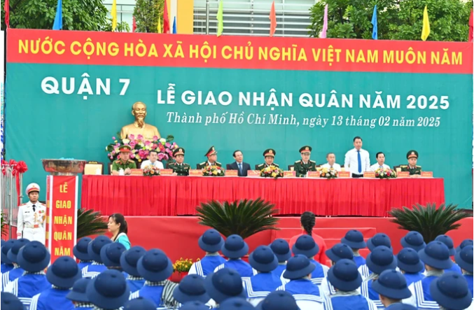 Năm 2025, quận 7 được chọn l&agrave; điểm giao, nhận qu&acirc;n điểm của TPHCM. Ảnh: VIỆT DŨNG