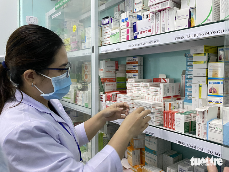 Tủ thuốc tại Trạm y tế phường 22, quận B&igrave;nh Thạnh (TP.HCM) - Ảnh: XU&Acirc;N MAI