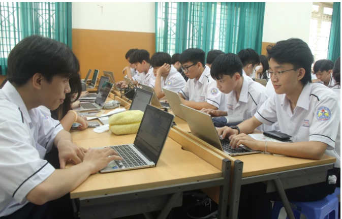 Học sinh Trường THPT Thủ Thiêm (TP Thủ Đức, TPHCM) trong tiết học “Lớp học Google”