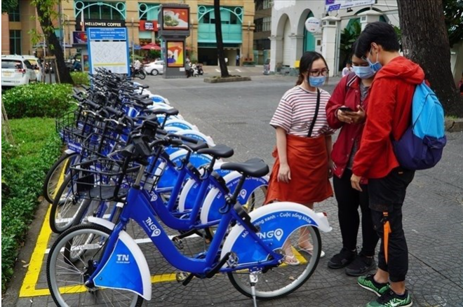 Trạm xe đạp công cộng trên vỉa hè tại khu vực trung tâm TPHCM. Ảnh: Minh Quân