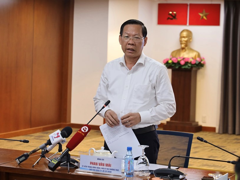 Chủ tịch UBND TPHCM Phan Văn M&atilde;i khẳng định sự cấp thiết của nghị quyết mới để ph&aacute;t triển Th&agrave;nh phố. Ảnh: LINH NHI