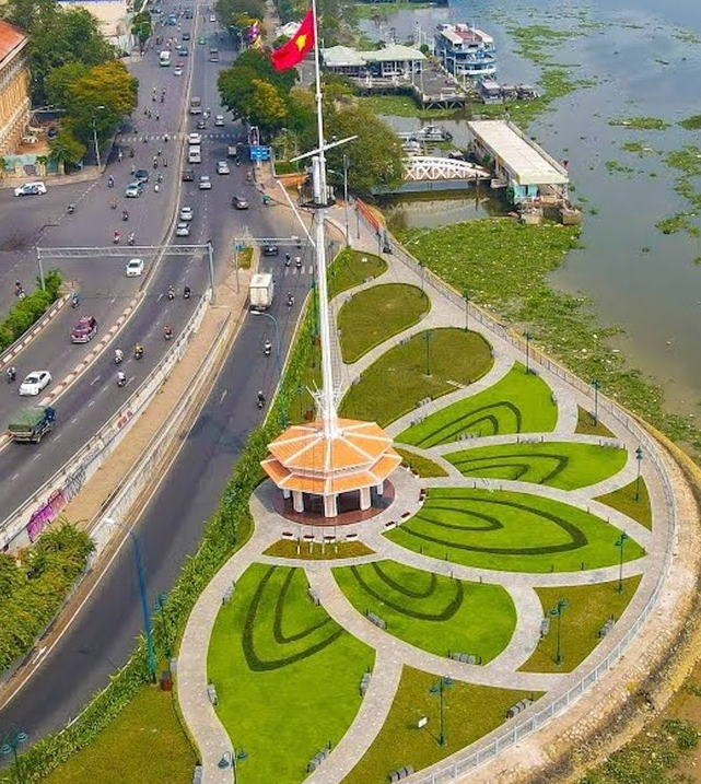 Công viên Thủ Ngữ thuộc khu vực bến Bạch Đằng đang được thành phố cải tạo trong thời gian vừa qua