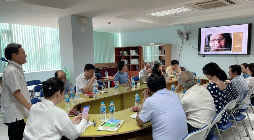 Ph&oacute; Chủ tịch Hội Nh&agrave; văn TPHCM B&ugrave;i Anh Tấn giới thiệu website Văn chương TPHCM.