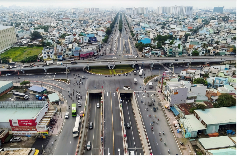 Trục đường Trường Chinh - quốc lộ 22 ở cửa ngõ Tây Bắc TPHCM kết nối với tỉnh Tây Ninh. Ảnh: Tuấn Kiệt.