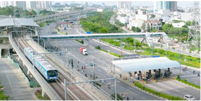 Tuyến Metro số 1 của TP.HCM chạy dọc Xa lộ H&agrave; Nội.&nbsp;