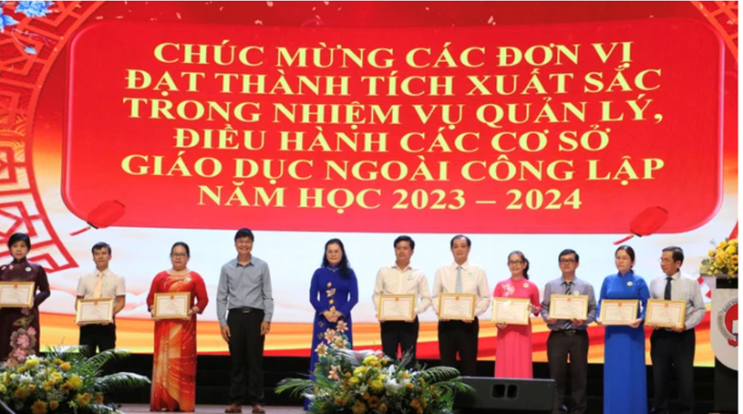 Các tập thể được khen thưởng trong năm học 2023-2024